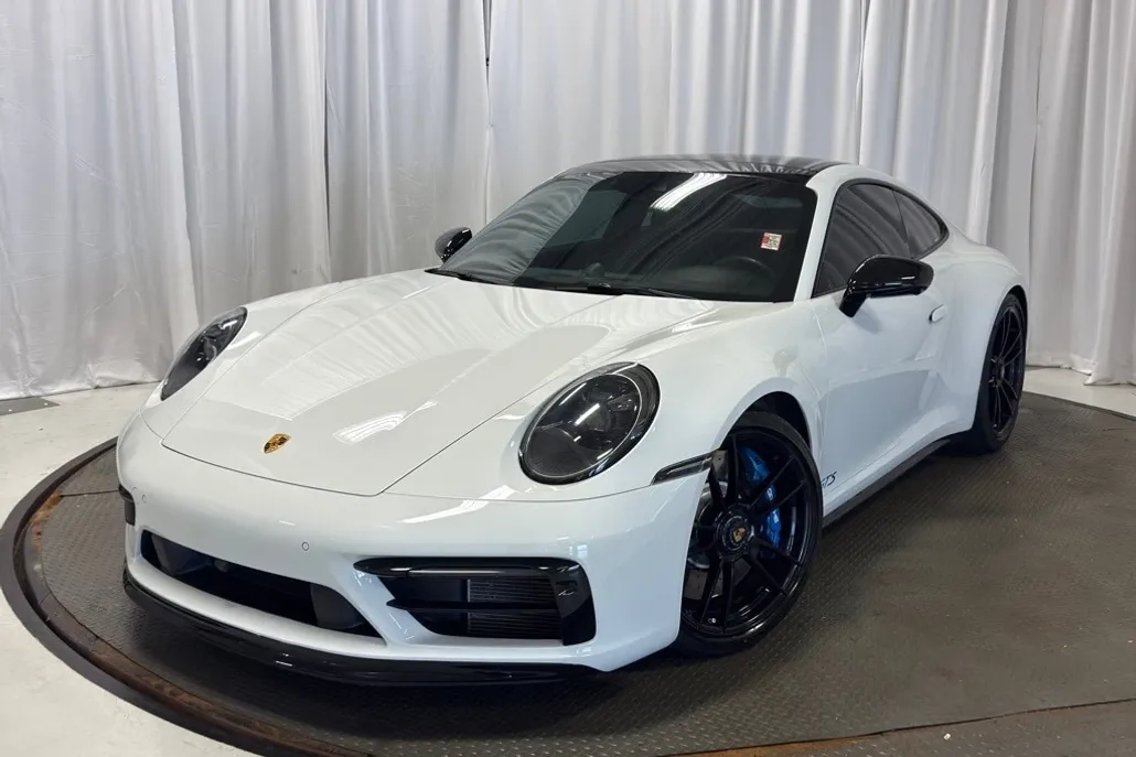 2022 Porsche 911 GTS photo 1