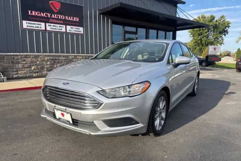 2017 Ford Fusion SE photo 1