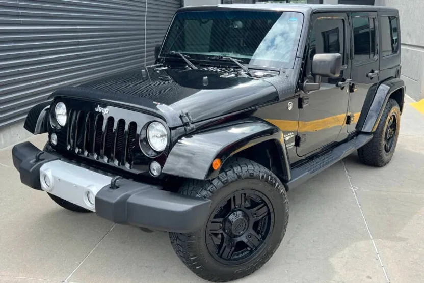 2015 Jeep Wrangler Unlimited Sahara photo 1