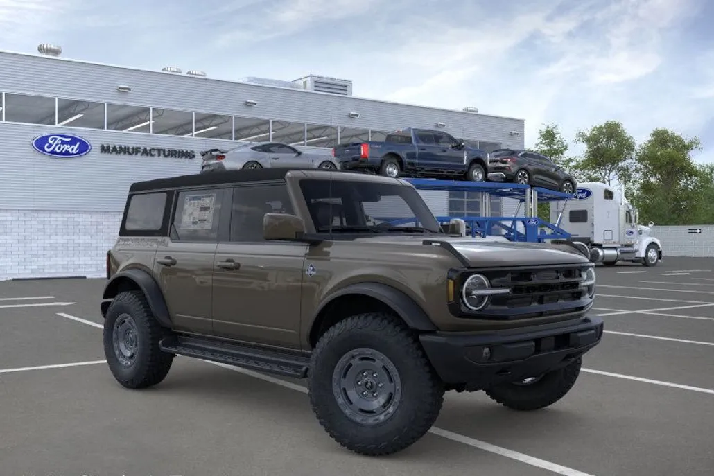 2025 Ford Bronco Outer Banks photo 1