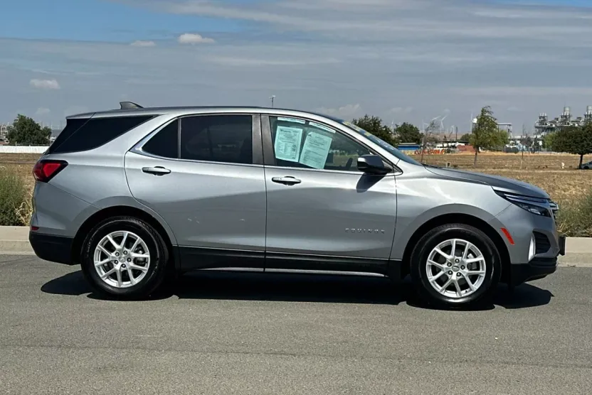 2024 Chevrolet Equinox LT photo 1