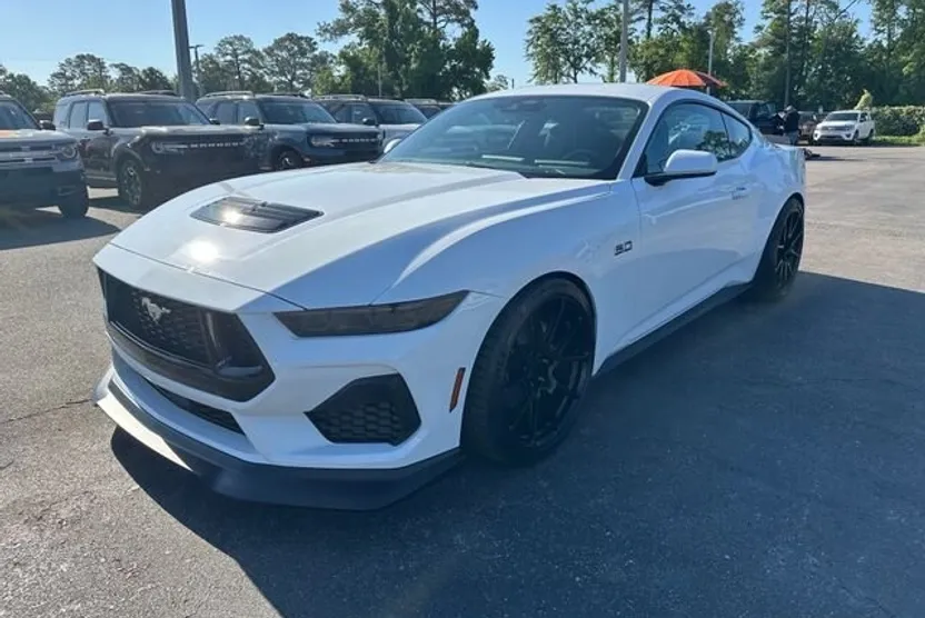 2025 Ford Mustang GT photo 1