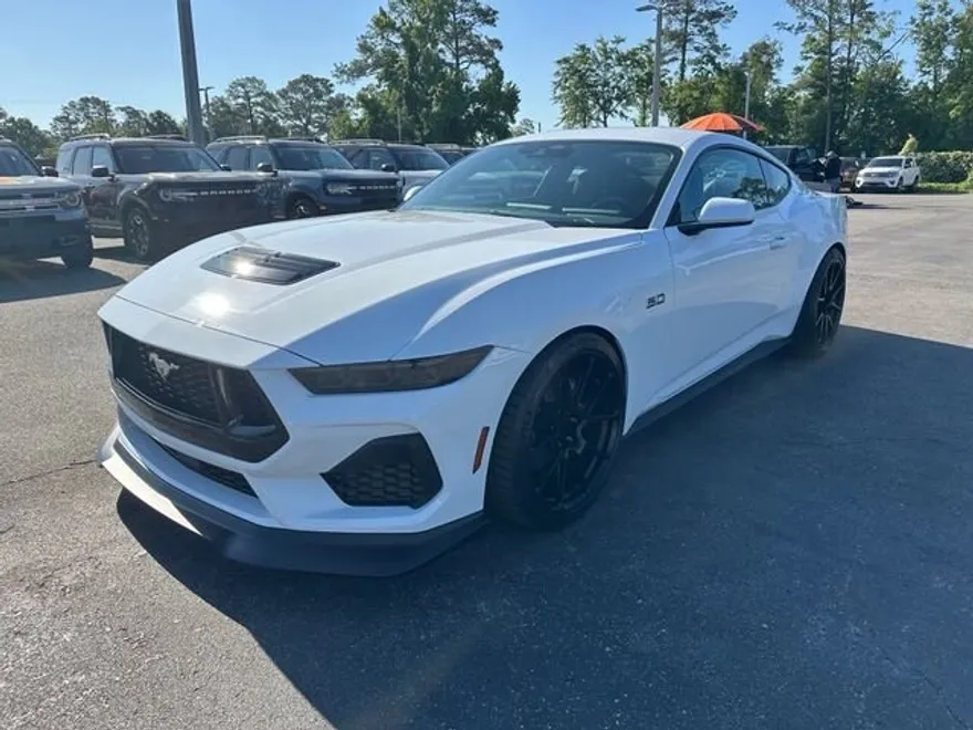 2025 Ford Mustang GT photo 1
