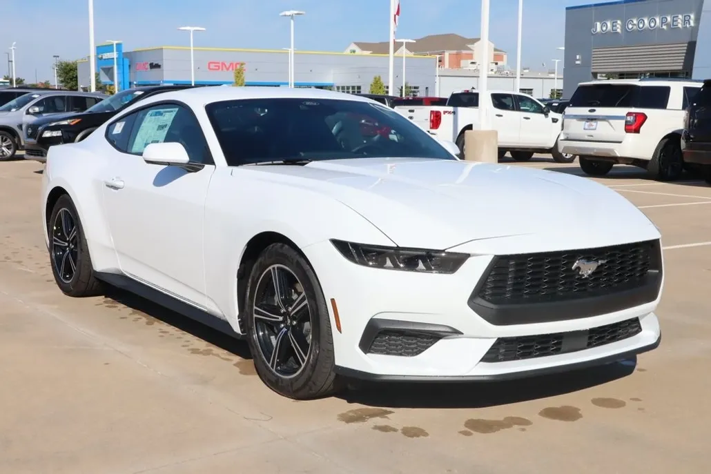 2025 Ford Mustang EcoBoost photo 1