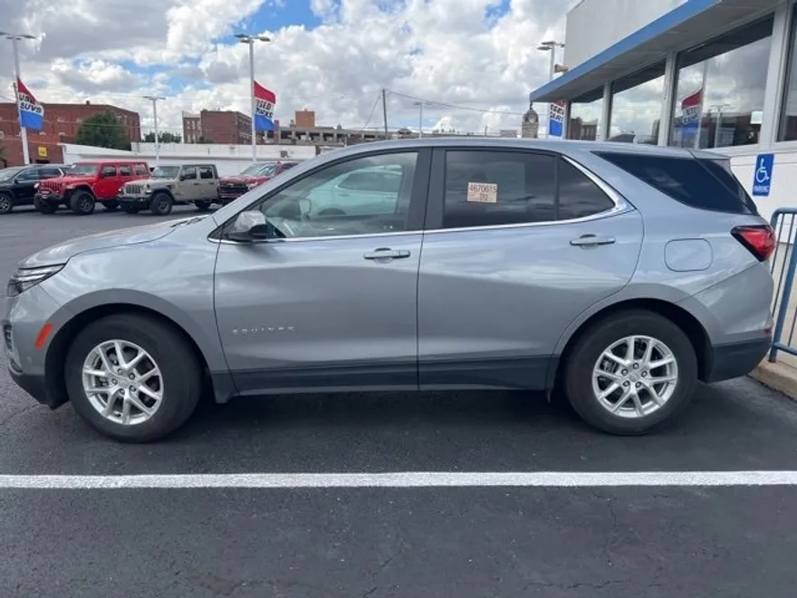 2024 Chevrolet Equinox LT photo 1
