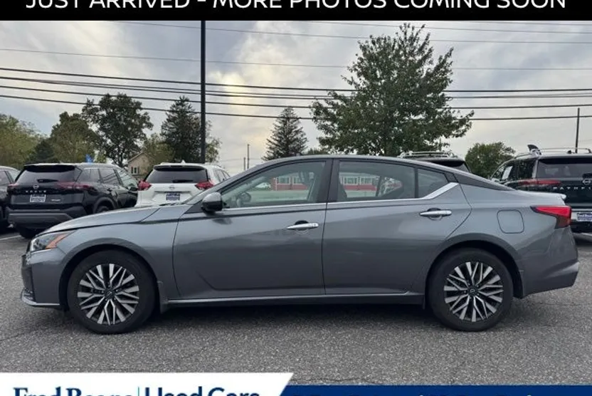 2023 Nissan Altima 2.5 SV photo 1