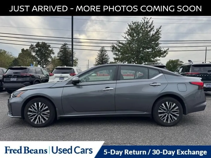 2023 Nissan Altima 2.5 SV photo 1