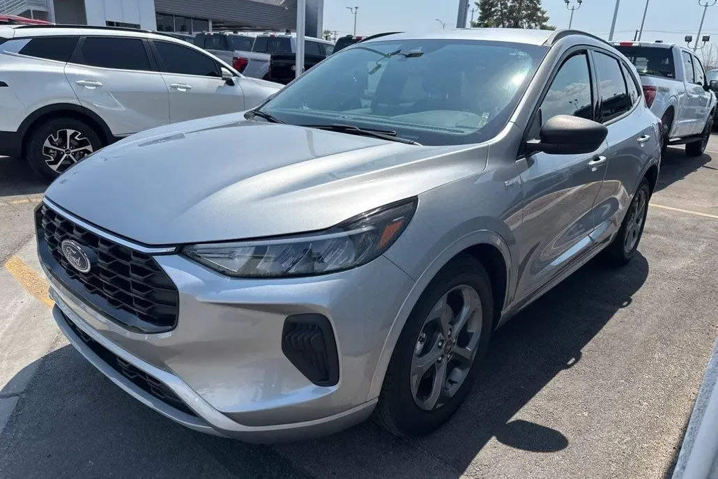 2023 Ford Escape ST-Line photo 1