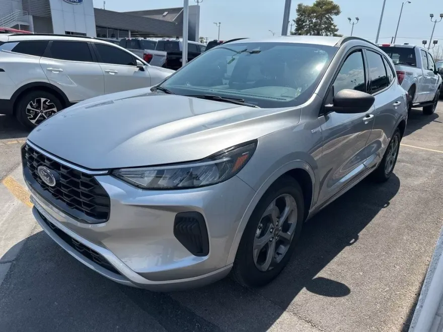 2023 Ford Escape ST-Line photo 1