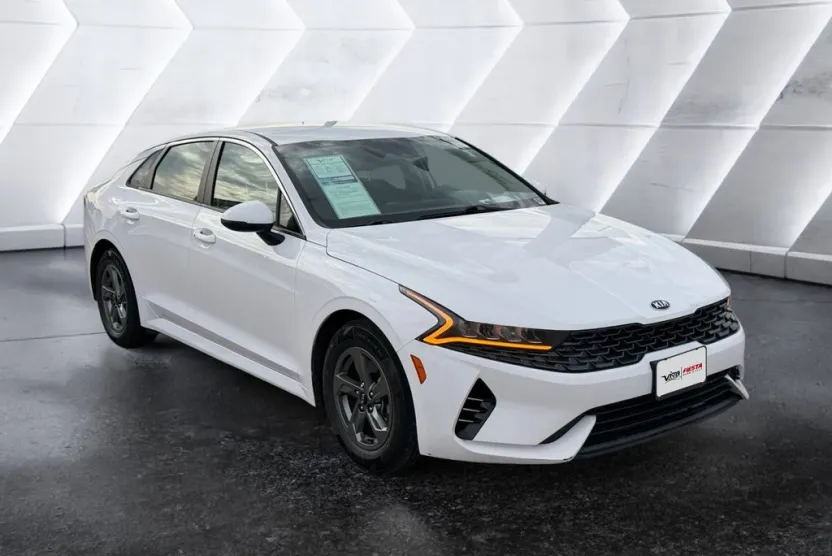 2021 Kia K5 LXS photo 1