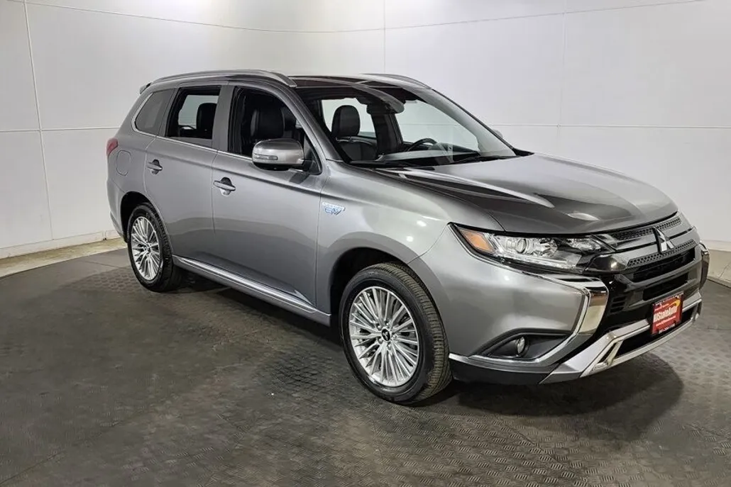 2022 Mitsubishi Outlander PHEV SEL photo 1