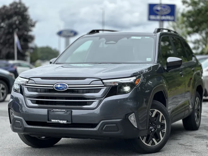 2025 Subaru Forester Premium photo 1