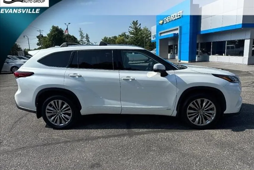 2022 Toyota Highlander Hybrid Platinum photo 1