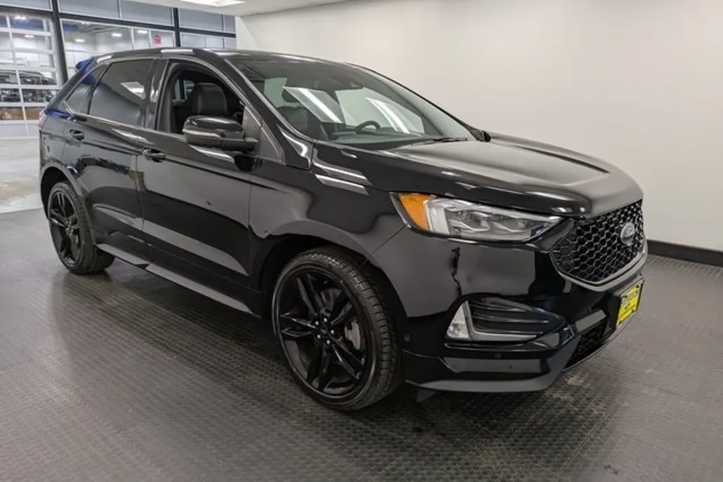2022 Ford Edge ST photo 1