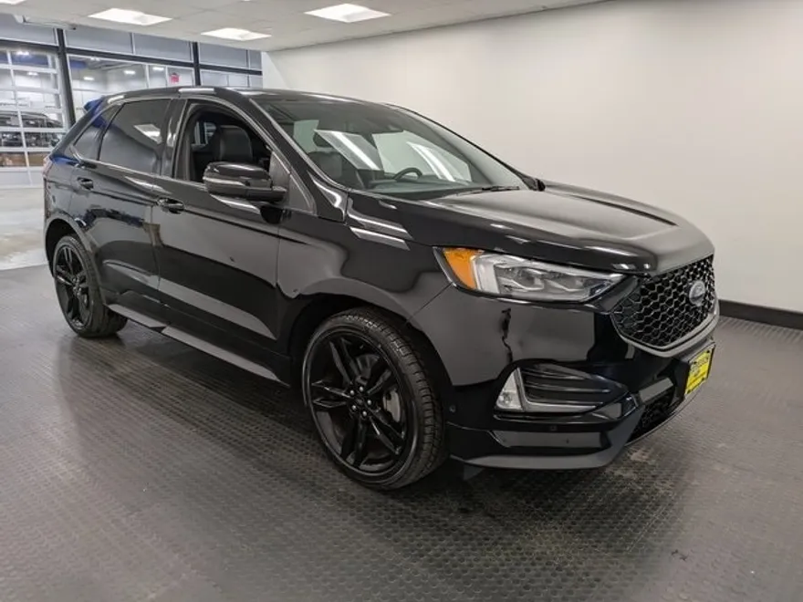 2022 Ford Edge ST photo 1