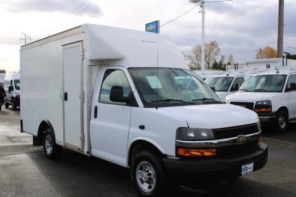 2021 Chevrolet Express Cutaway 3500 Base photo 1