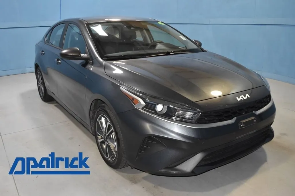 2023 Kia Forte LXS photo 1