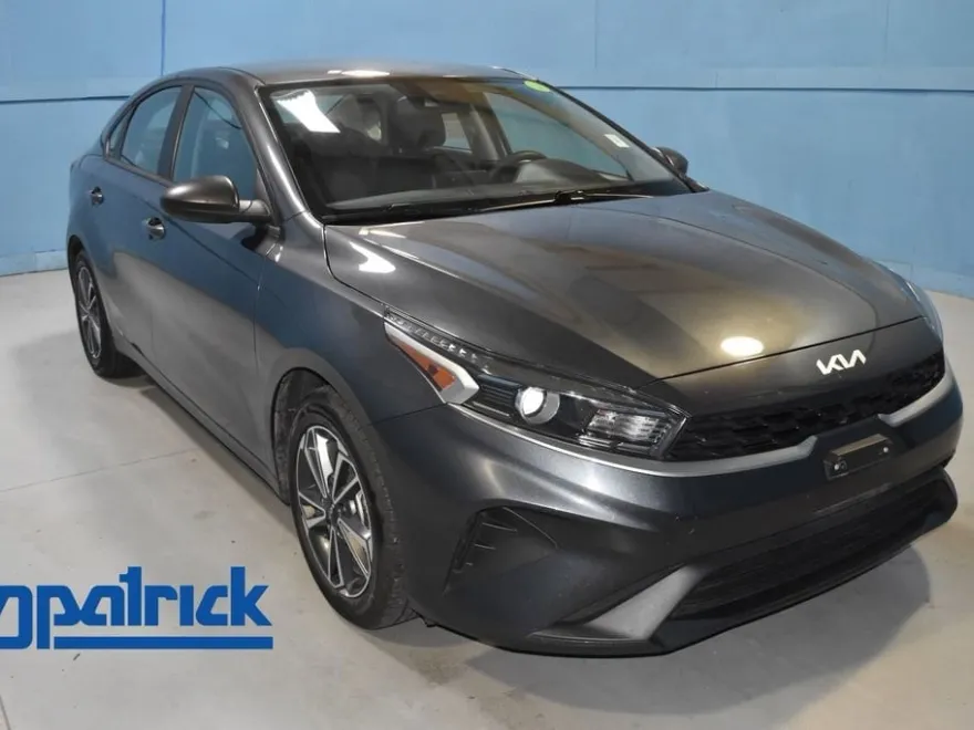 2023 Kia Forte LXS photo 1