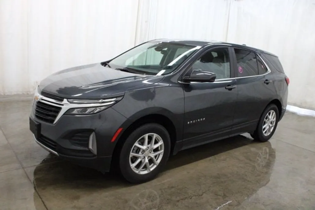2023 Chevrolet Equinox LT photo 1