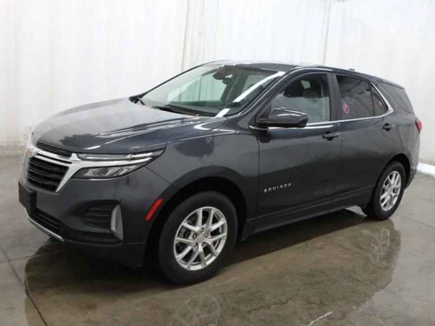 2023 Chevrolet Equinox LT photo 1