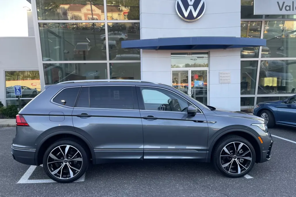 2022 Volkswagen Tiguan SEL Premium R-Line photo 1