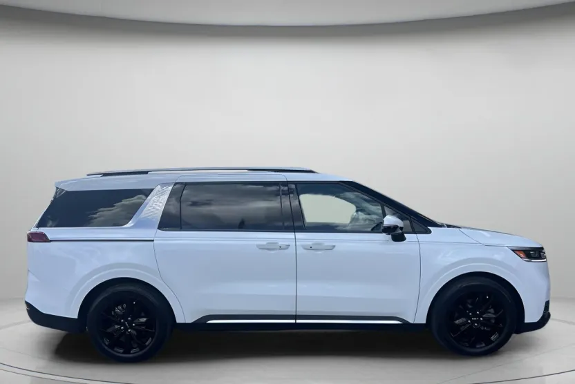 2023 Kia Carnival SX Prestige photo 1