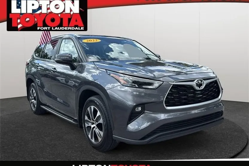 2023 Toyota Highlander XLE photo 1