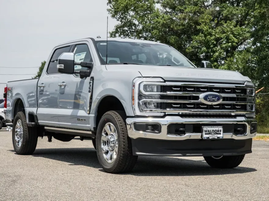 2025 Ford F-350 Lariat photo 1