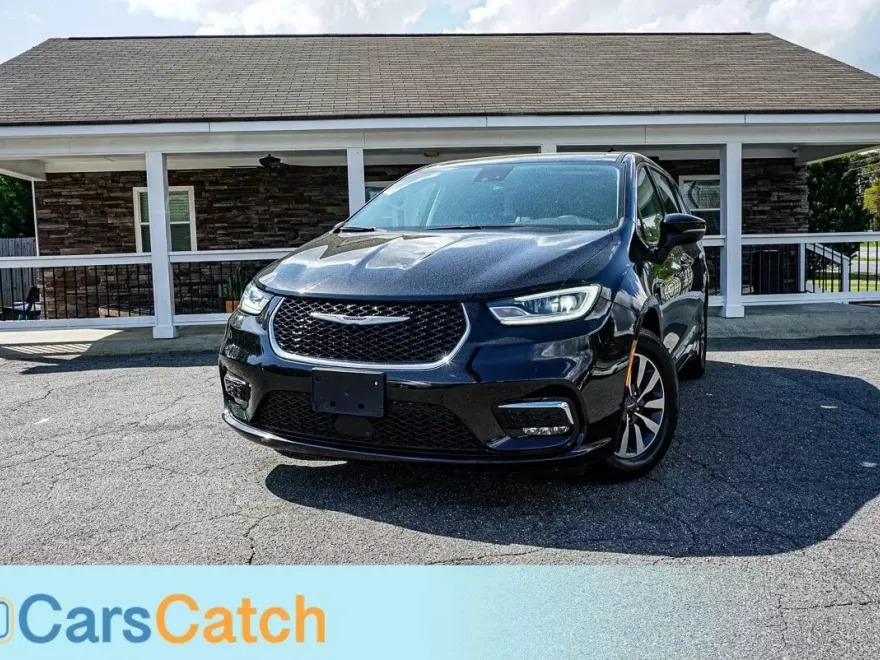 2023 Chrysler Pacifica Hybrid Touring L photo 1