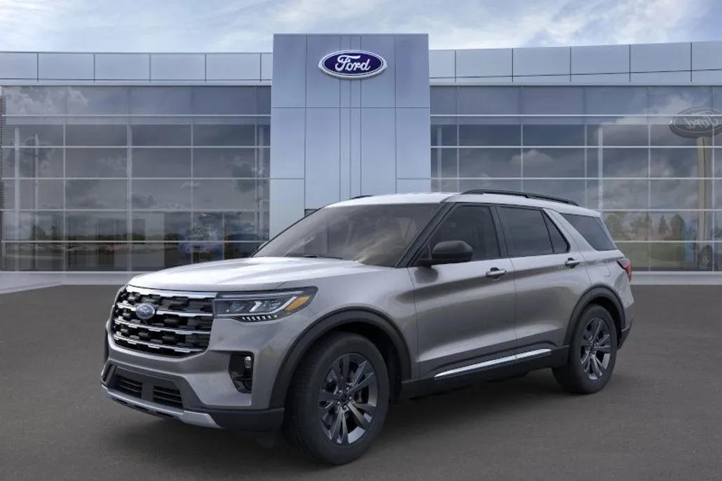 2025 Ford Explorer photo 1