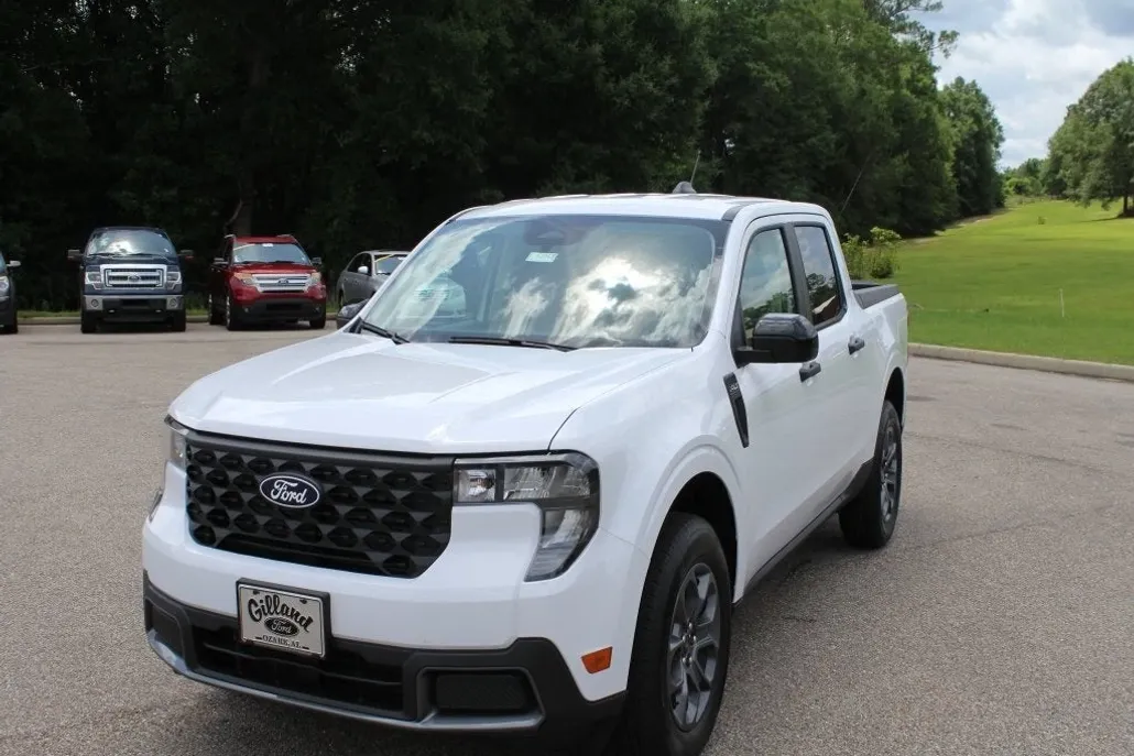 2025 Ford Maverick XLT photo 1