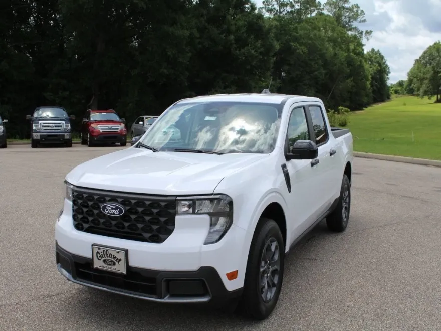 2025 Ford Maverick XLT photo 1