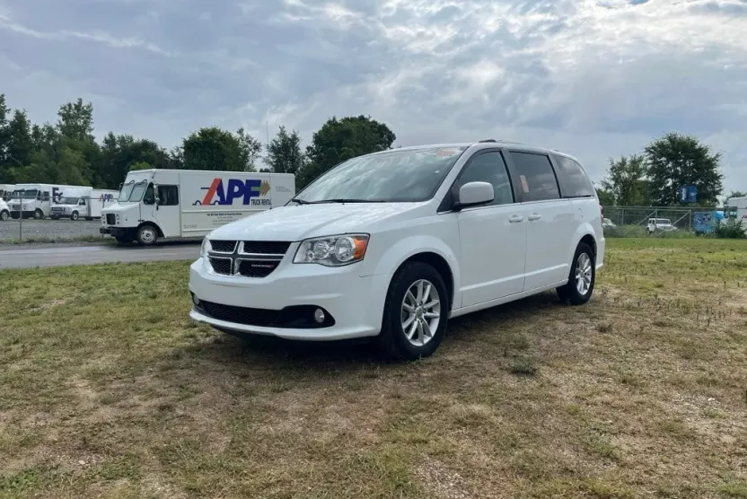 2020 Dodge Grand Caravan SXT photo 1