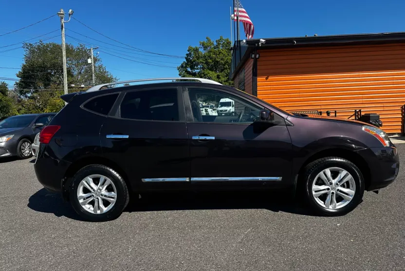 2013 Nissan Rogue SV photo 1