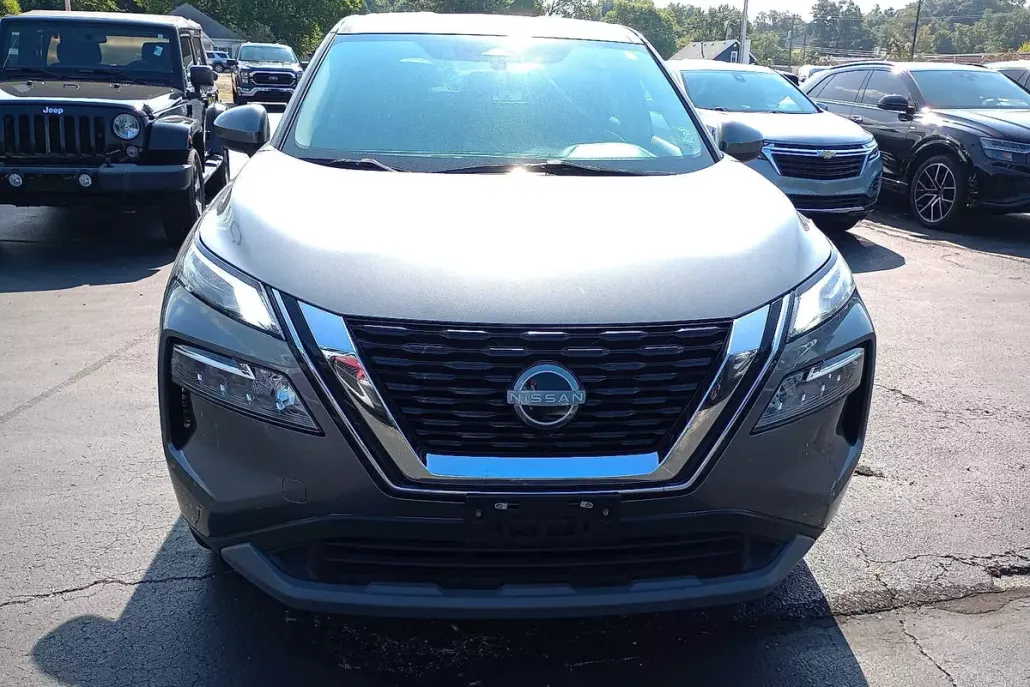 2023 Nissan Rogue SV photo 1