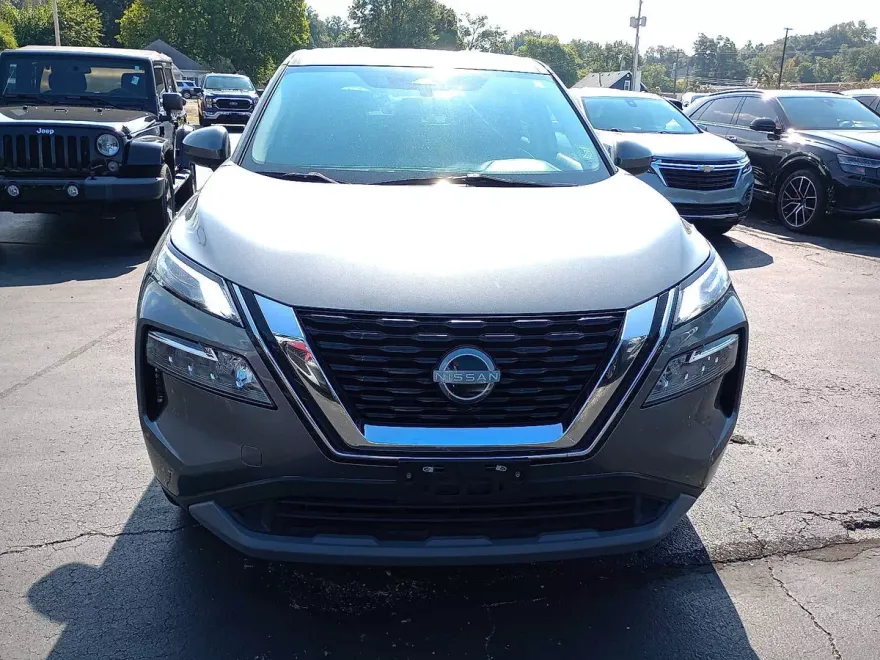 2023 Nissan Rogue SV photo 1