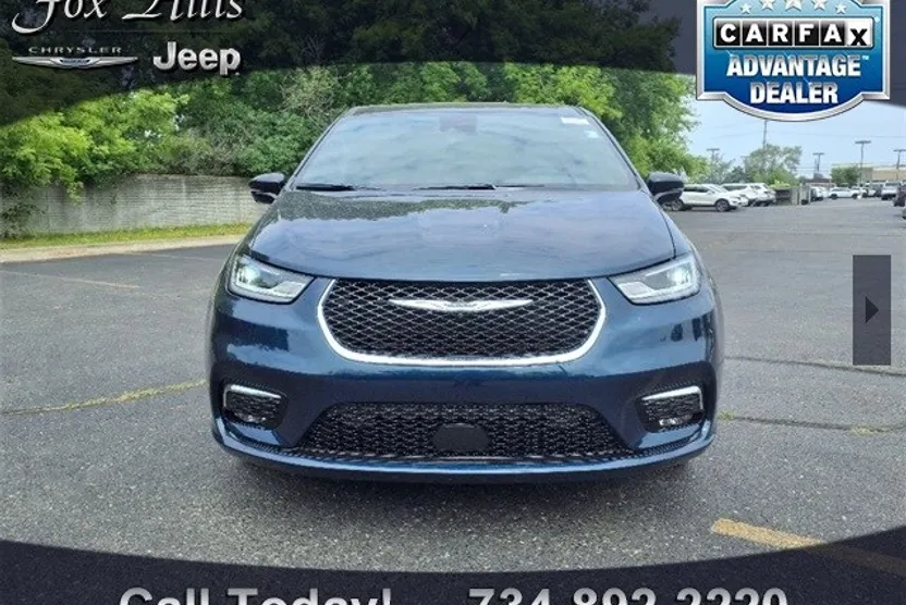 2025 Chrysler Pacifica photo 1