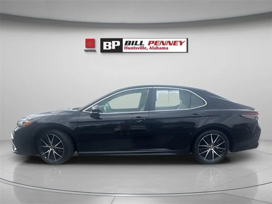 2022 Toyota Camry SE photo 1