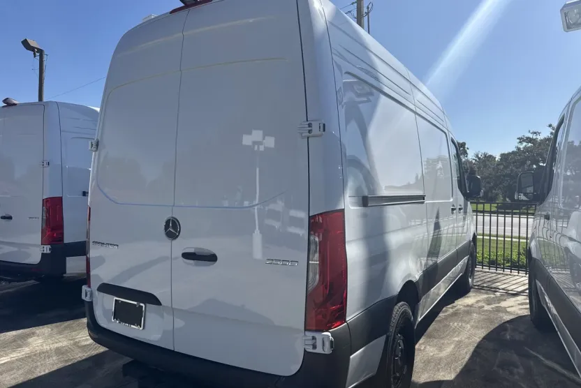 2025 Mercedes Benz Sprinter 2500 photo 1