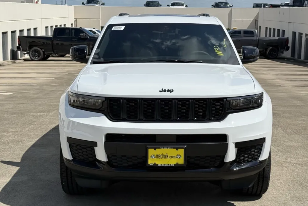 2025 Jeep Grand Cherokee Sport photo 1