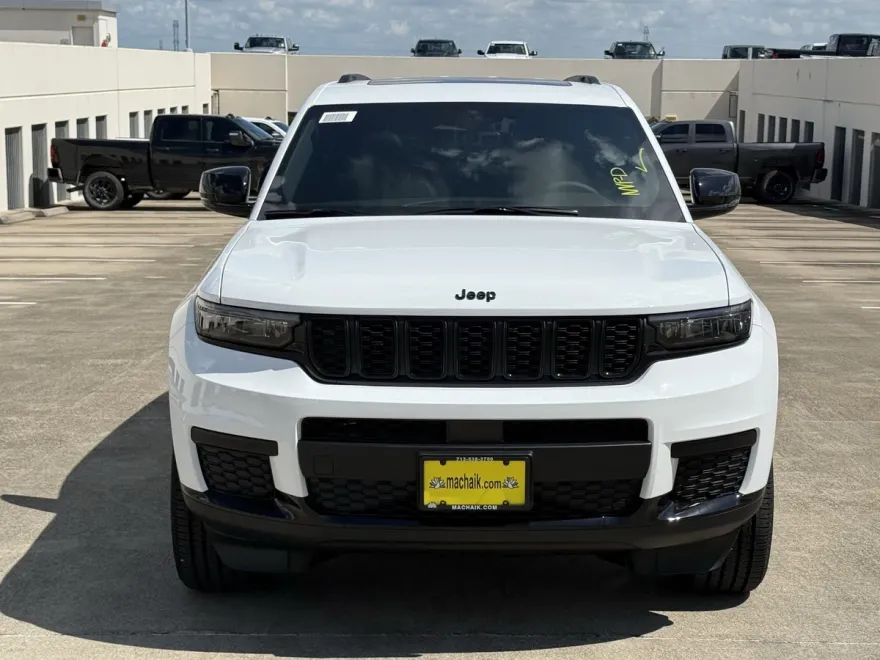 2025 Jeep Grand Cherokee Sport photo 1