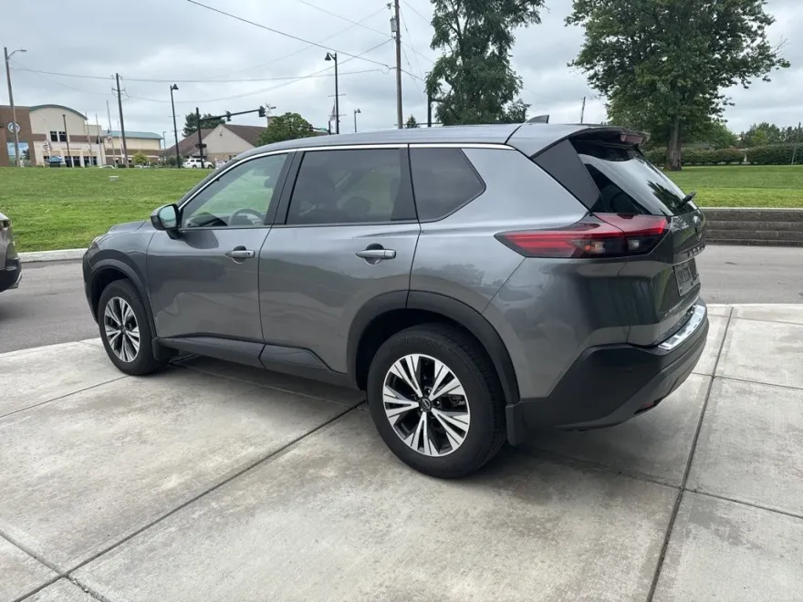 2023 Nissan Rogue SV photo 1