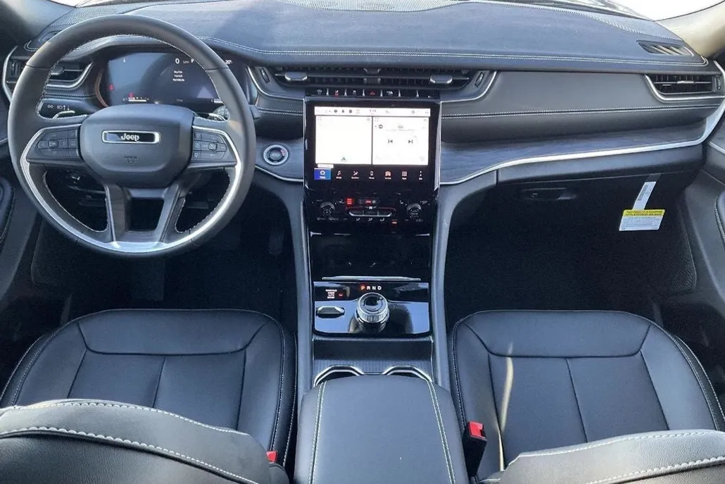 2025 Jeep Grand Cherokee Limited photo 1