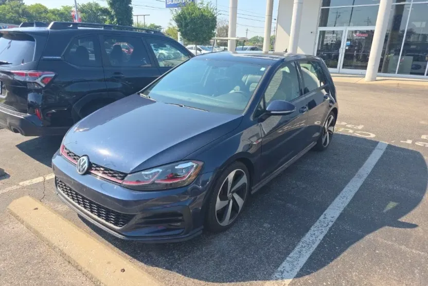 2019 Volkswagen Golf GTI S photo 1