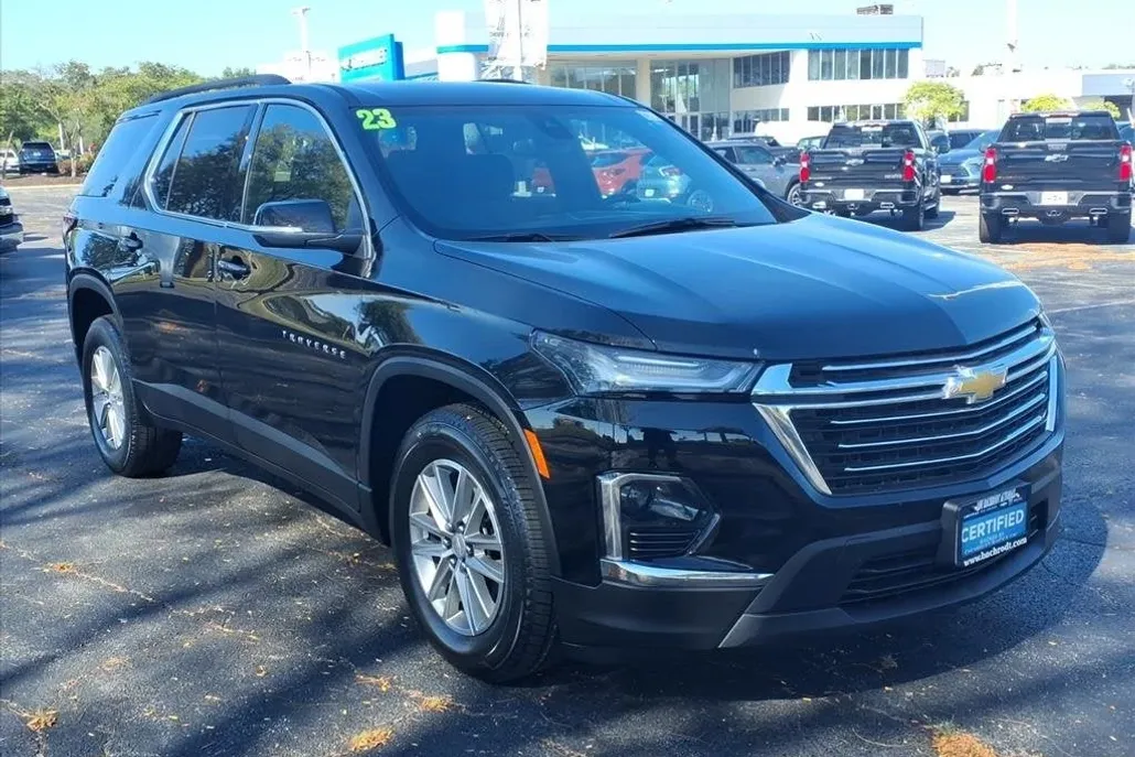 2023 Chevrolet Traverse 1LT photo 1