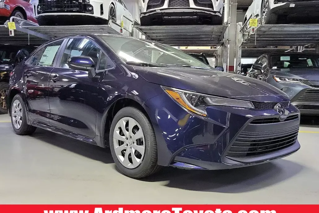 2025 Toyota Corolla LE photo 1