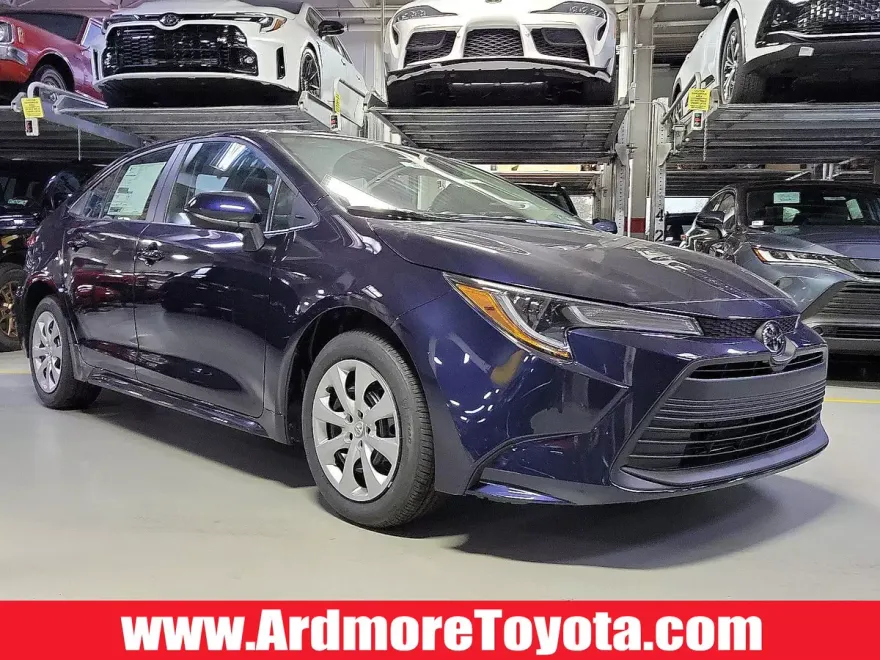 2025 Toyota Corolla LE photo 1