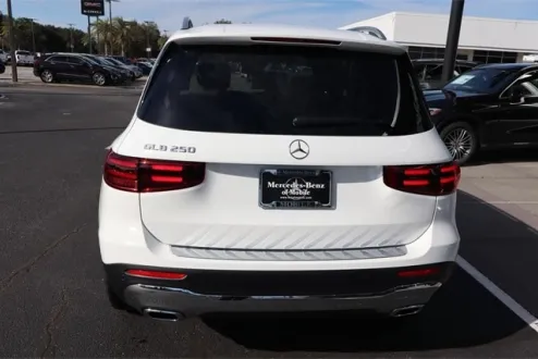 2025 Mercedes Benz GLB 250 photo 3