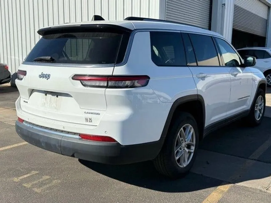 2023 Jeep Grand Cherokee Laredo photo 1