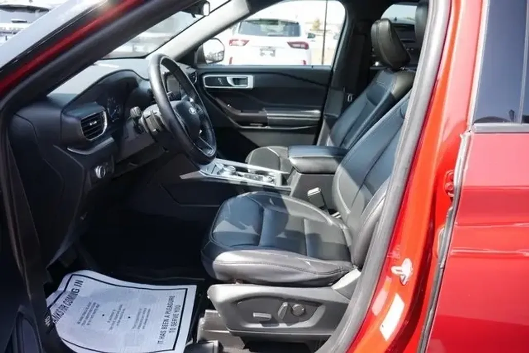 2020 Ford Explorer XLT photo 1
